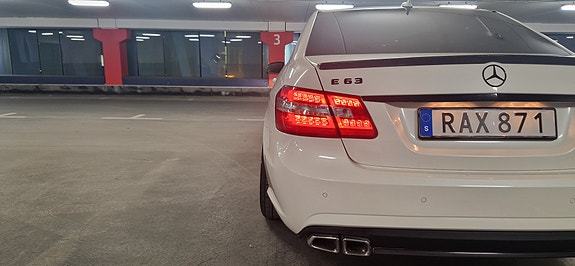 Mercedes-Benz E63 11 of 30