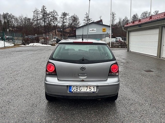 Volkswagen Polo 2 of 5