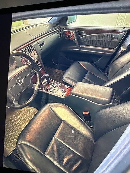 Mercedes-Benz E320 4 of 5