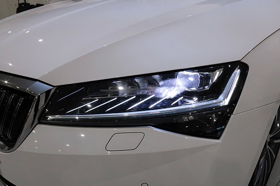 Skoda Superb 9 of 30
