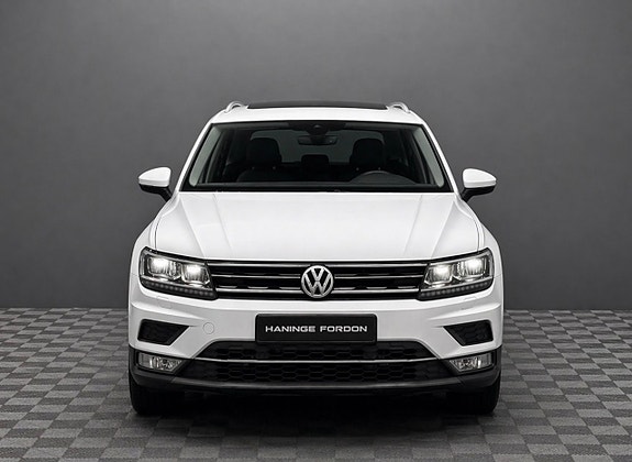 Volkswagen Tiguan 2 of 5