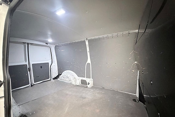 Volkswagen Transporter 12 of 27