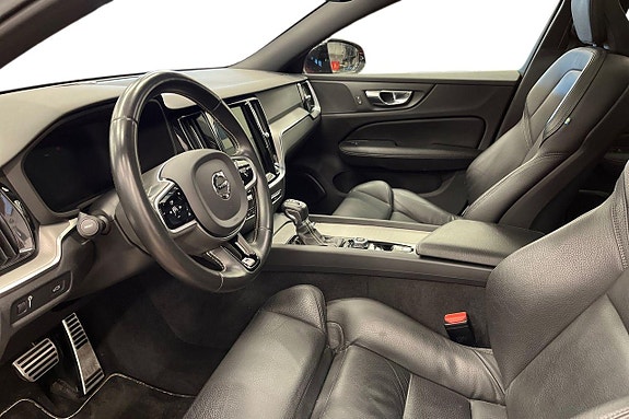 Volvo V60 11 of 28