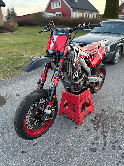 Honda CRF450R 2 of 7