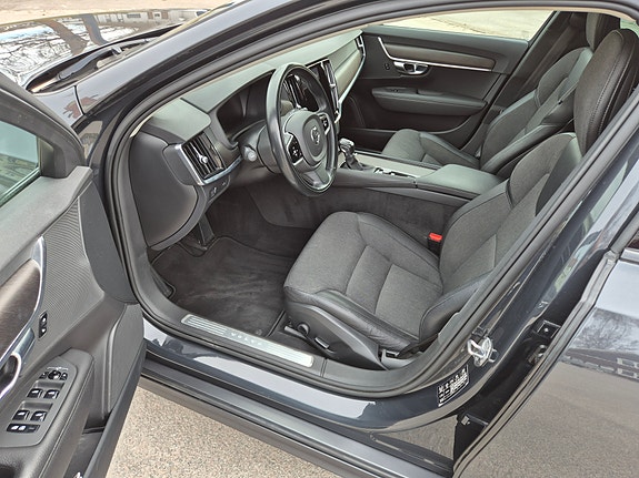 Volvo V90 Cross Country 11 of 16