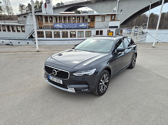 Volvo V90 Cross Country 3 of 5