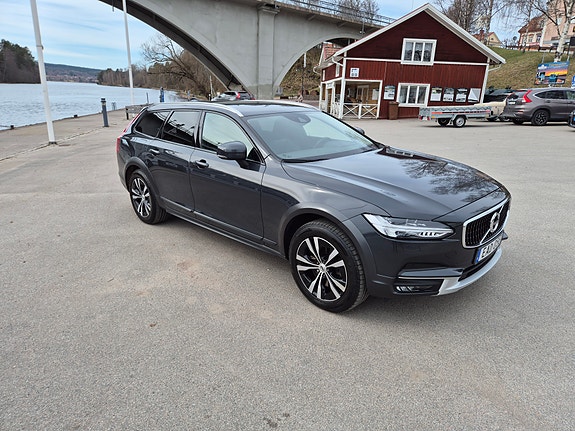Volvo V90 Cross Country 7 of 16