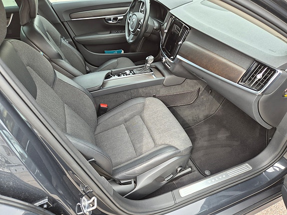 Volvo V90 Cross Country 12 of 16