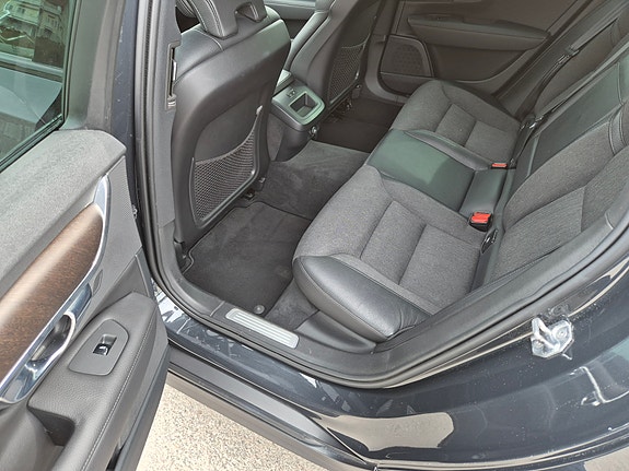 Volvo V90 Cross Country 13 of 16