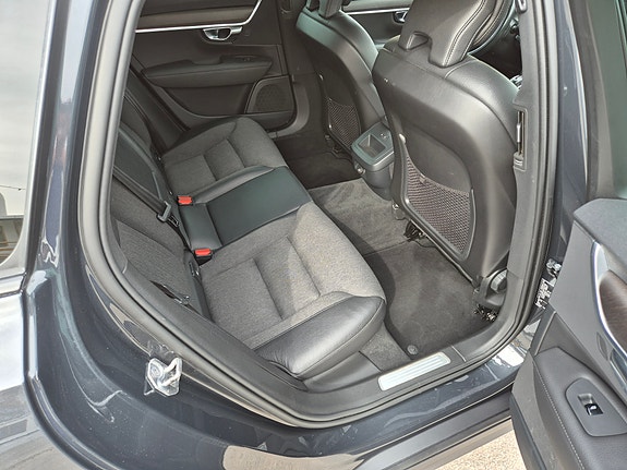 Volvo V90 Cross Country 14 of 16