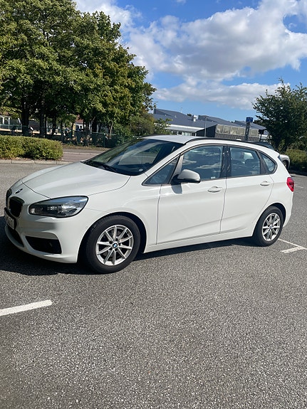 BMW 218i 2 of 3