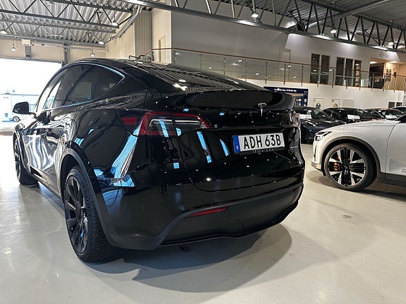 Tesla Model Y 6 of 12