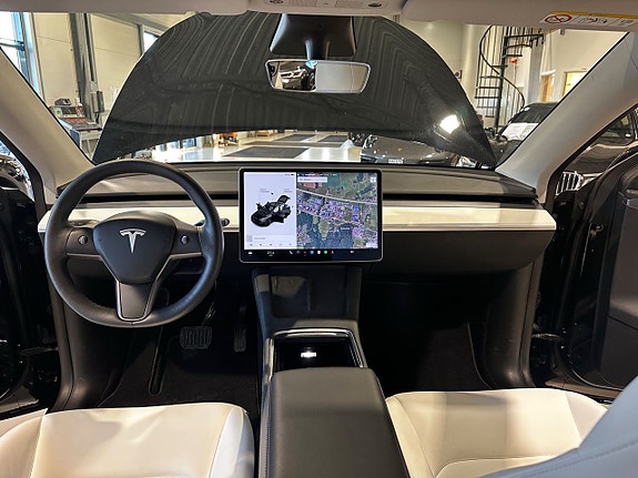 Tesla Model Y 11 of 12