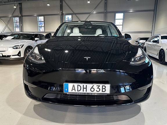 Tesla Model Y 2 of 12
