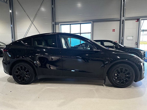 Tesla Model Y 3 of 12