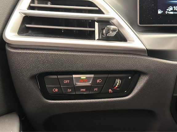 BMW 330e 11 of 30