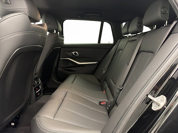 BMW 330e 29 of 30