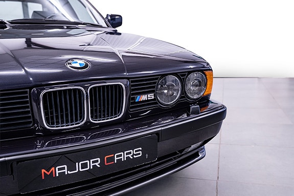 BMW M5 3 of 5