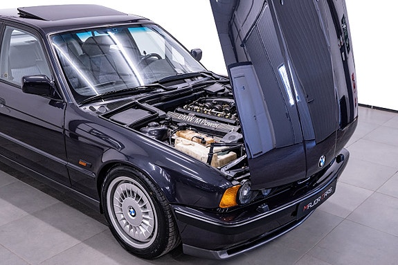 BMW M5 4 of 5