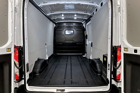 Ford E-Transit 10 of 12
