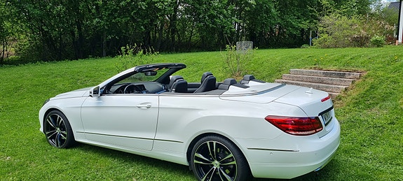 Mercedes-Benz E250 4 of 5