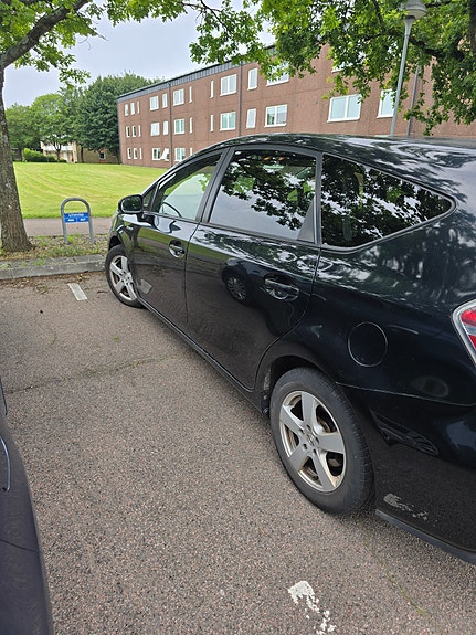 Toyota Prius+ 3 of 14