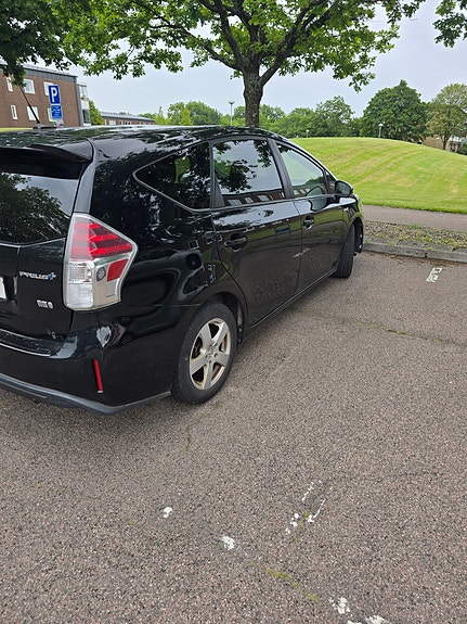 Toyota Prius+ 7 of 14