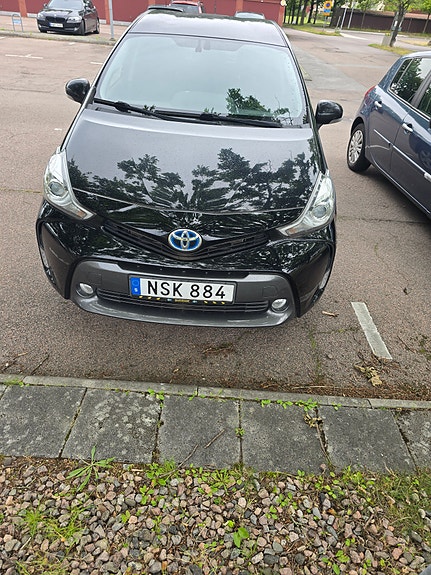 Toyota Prius+ 13 of 14