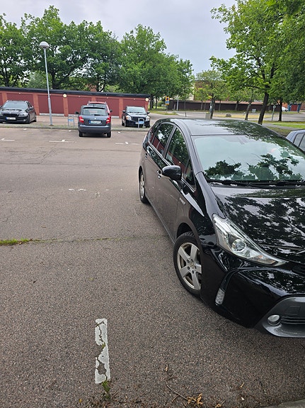 Toyota Prius+ 8 of 14