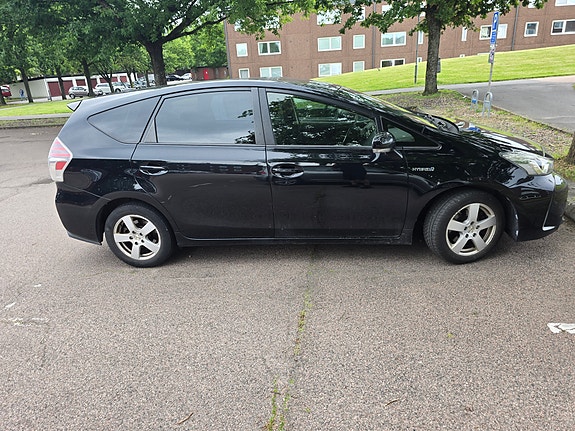 Toyota Prius+ 10 of 14