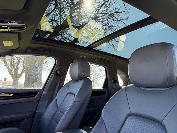Porsche Cayenne 15 of 21