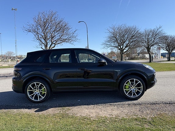 Porsche Cayenne 6 of 21