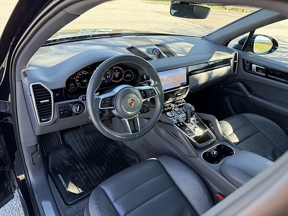 Porsche Cayenne 9 of 21
