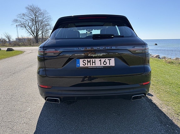 Porsche Cayenne 4 of 5