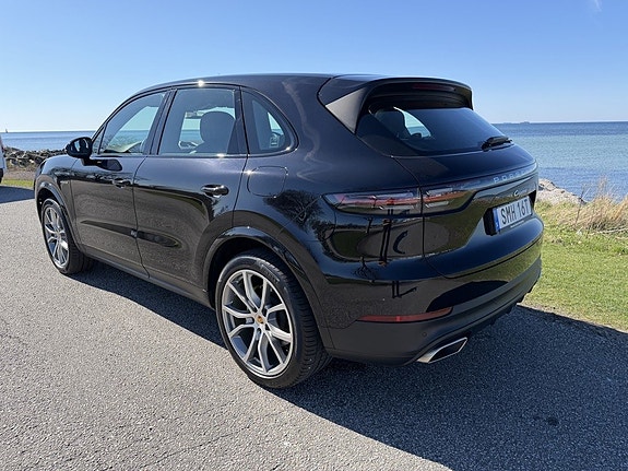 Porsche Cayenne 3 of 5