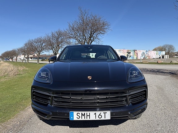 Porsche Cayenne 8 of 21