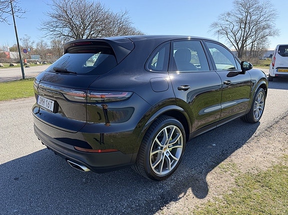 Porsche Cayenne 5 of 5