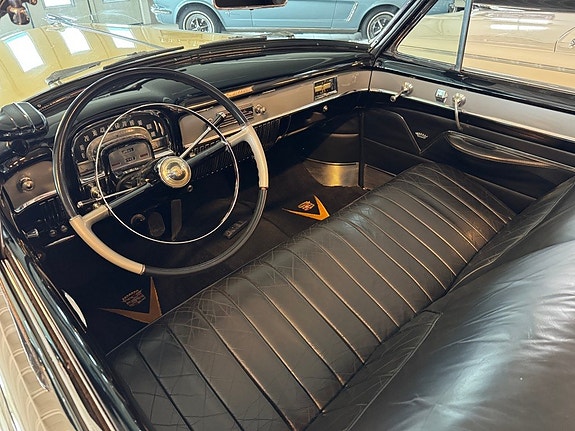 Cadillac Series 62 21 of 30