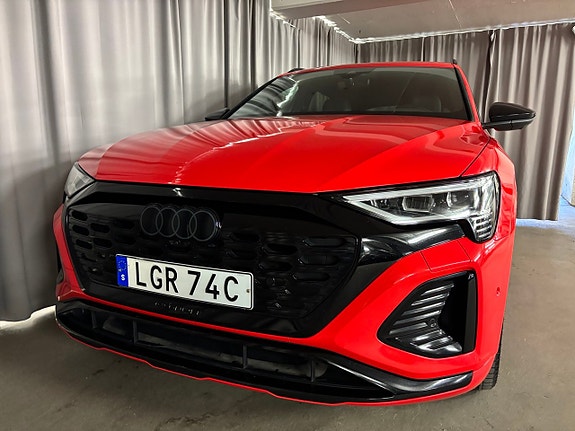 Audi Q8 3 of 5
