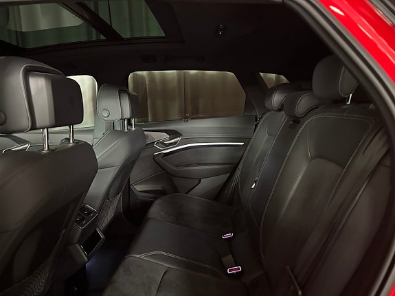 Audi Q8 10 of 24