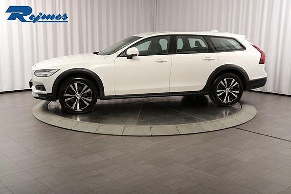 Volvo V90 Cross Country 3 of 5