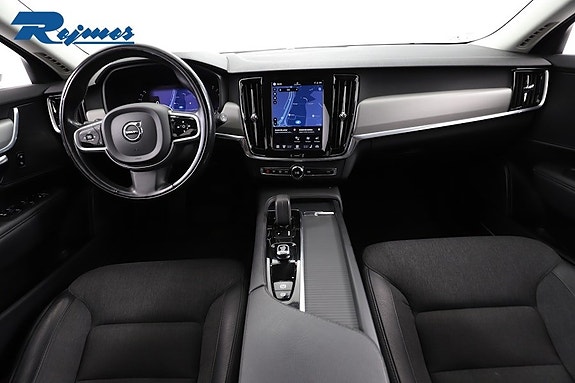 Volvo V90 Cross Country 2 of 5