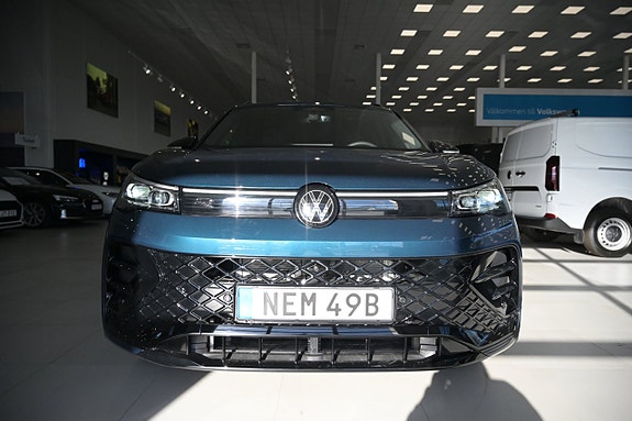 Volkswagen Tiguan 3 of 30