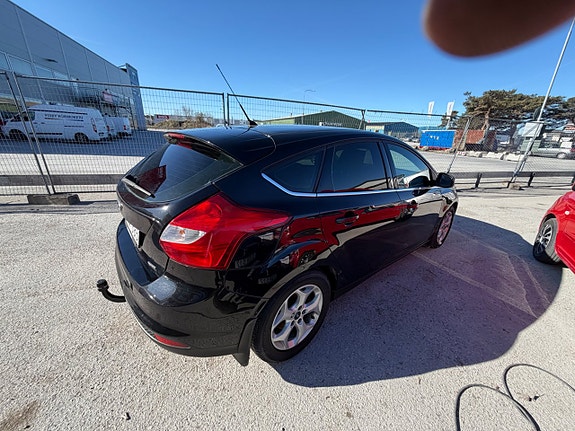 Ford Focus 2 of 5