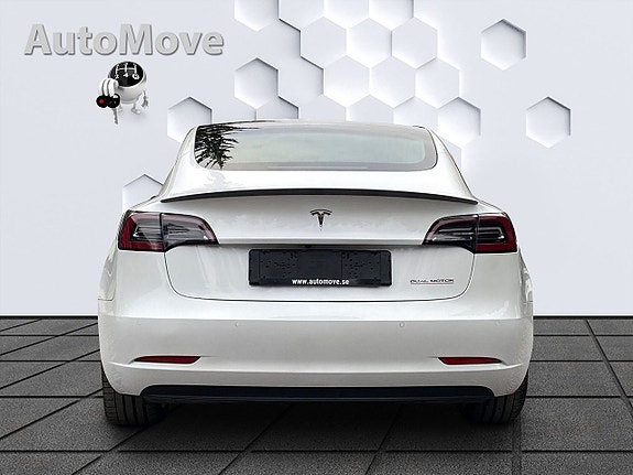 Tesla Model 3 6 of 17