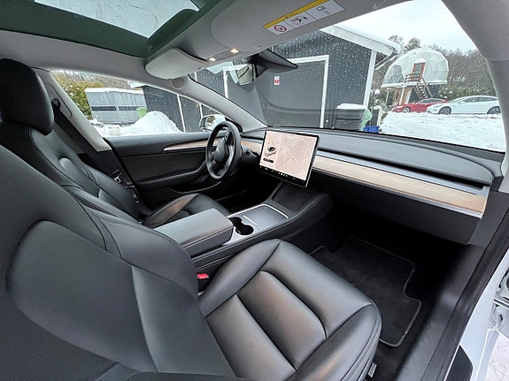 Tesla Model 3 11 of 17
