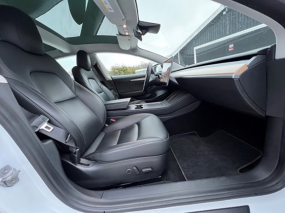 Tesla Model 3 9 of 17