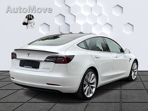 Tesla Model 3 5 of 5
