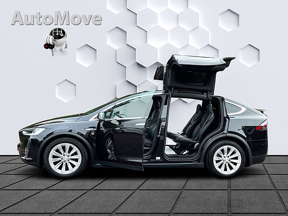 Tesla Model X 3 of 5