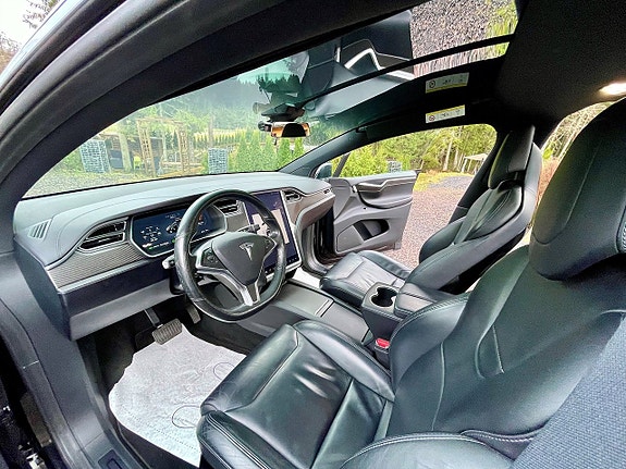Tesla Model X 20 of 21